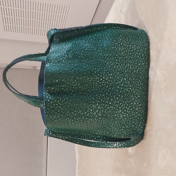 Green Textured Leather With Gold Hardware Crossbody, Sholder Hand Bag Tote - Picture 4 of 13